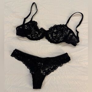 Black lace lingerie set